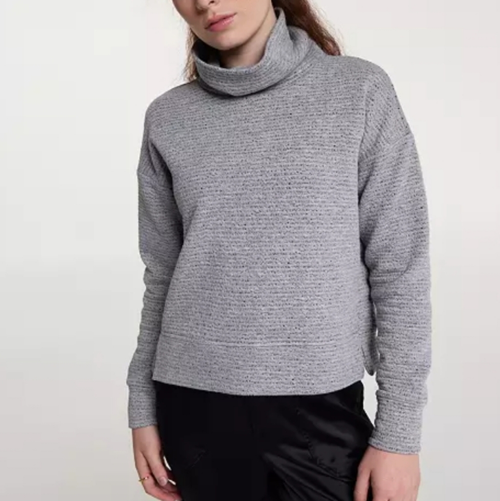 CALIA by Carrie Underwood Gray Turtleneck Sweater